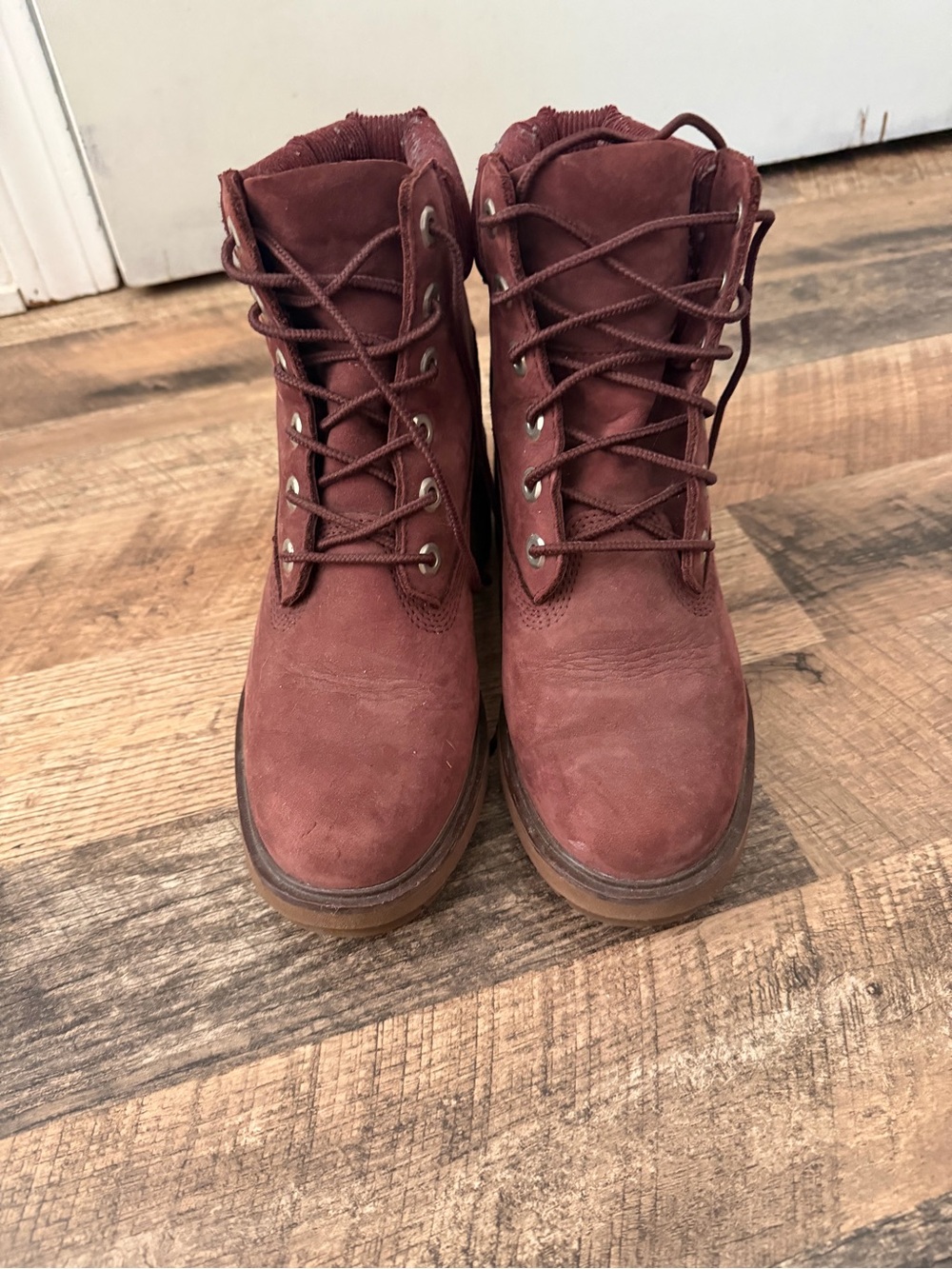 Women's Timberland Kinsley Lace-Up Suede Ankle Boots in Burgundy